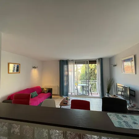 Moderne T2 Plein Centre Climatise - 200 M Du Port * 카시스